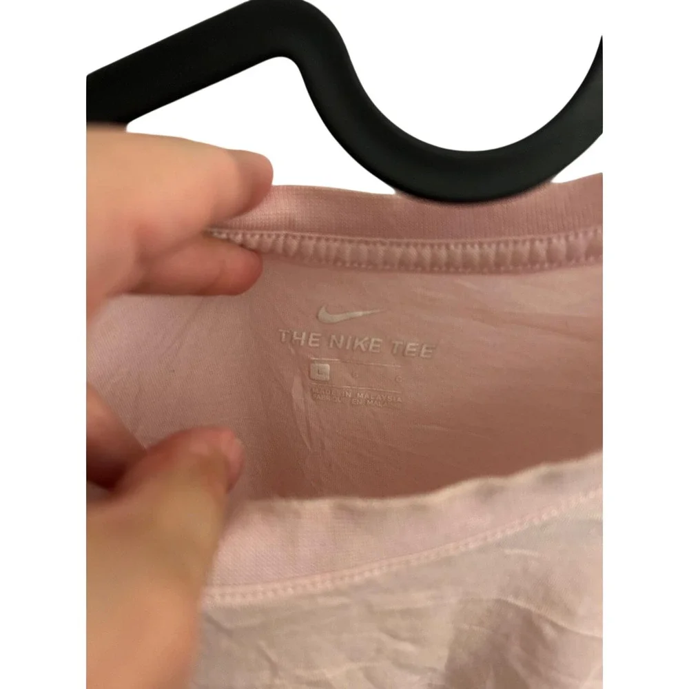 Nike Sportswear Futura Embroidered Logo T-Shirt Light Pink‎ AR4997-663 Mens L